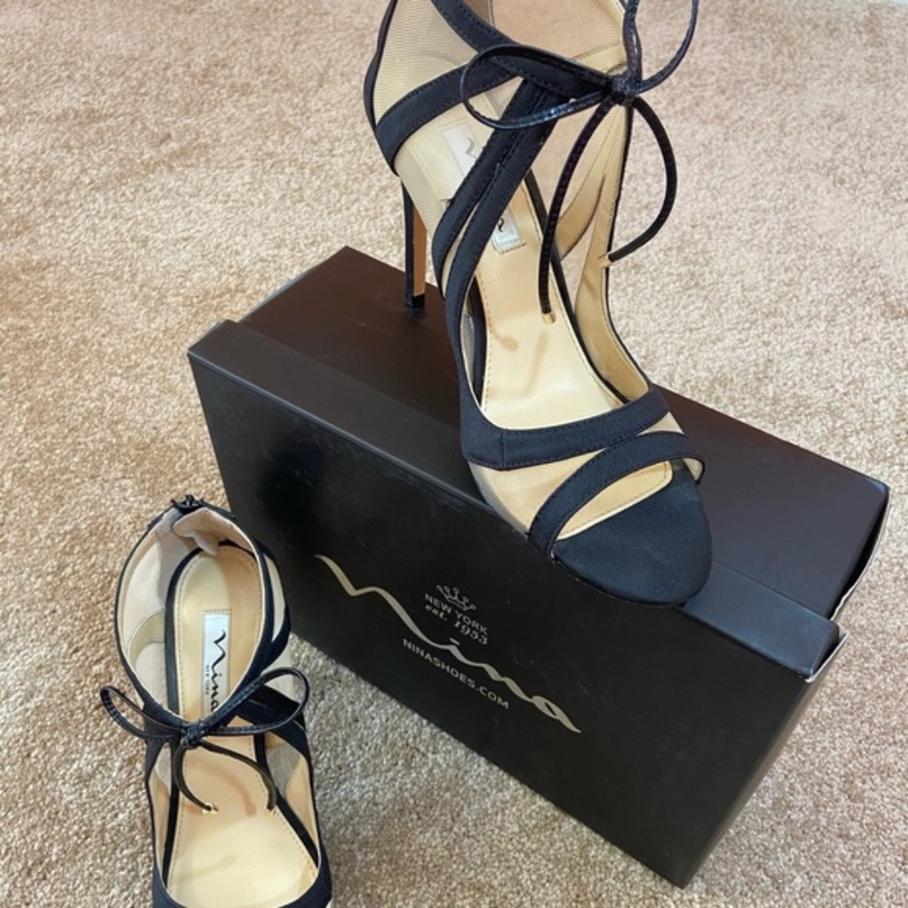 Nina Black Heel with bow tie, size 8